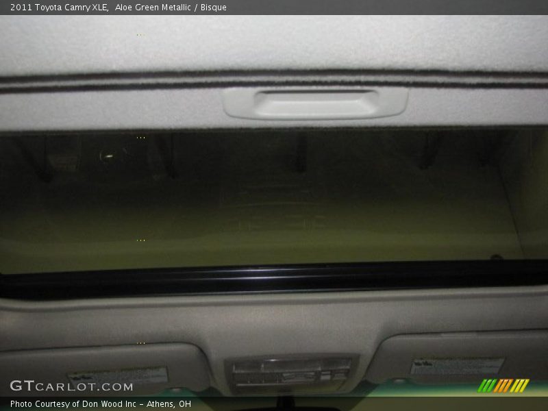 Aloe Green Metallic / Bisque 2011 Toyota Camry XLE