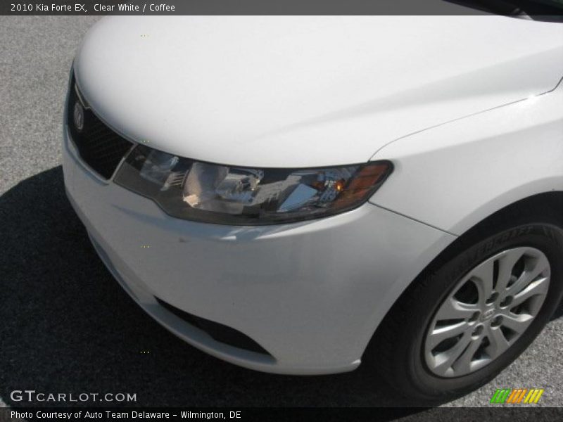 Clear White / Coffee 2010 Kia Forte EX
