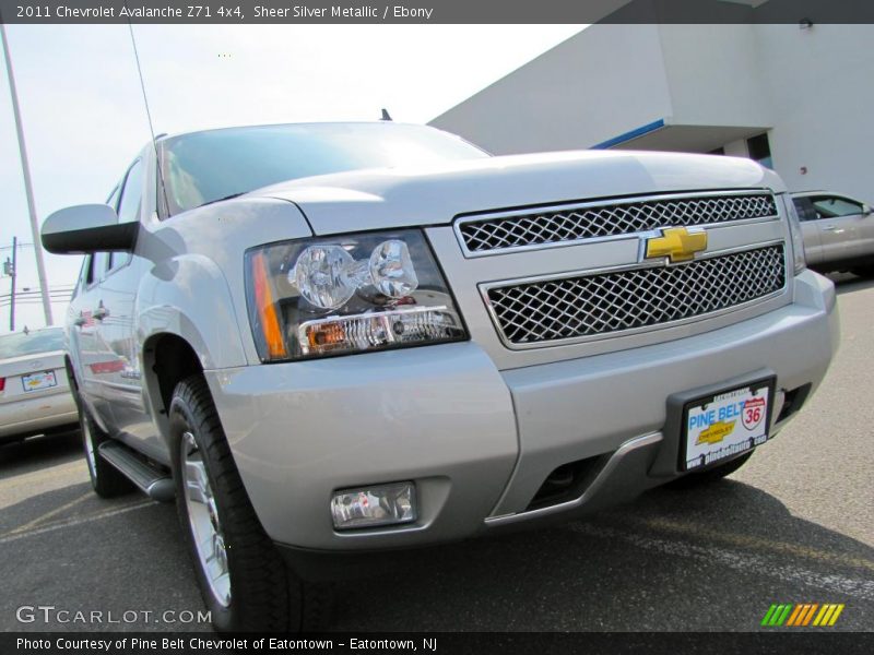 Sheer Silver Metallic / Ebony 2011 Chevrolet Avalanche Z71 4x4