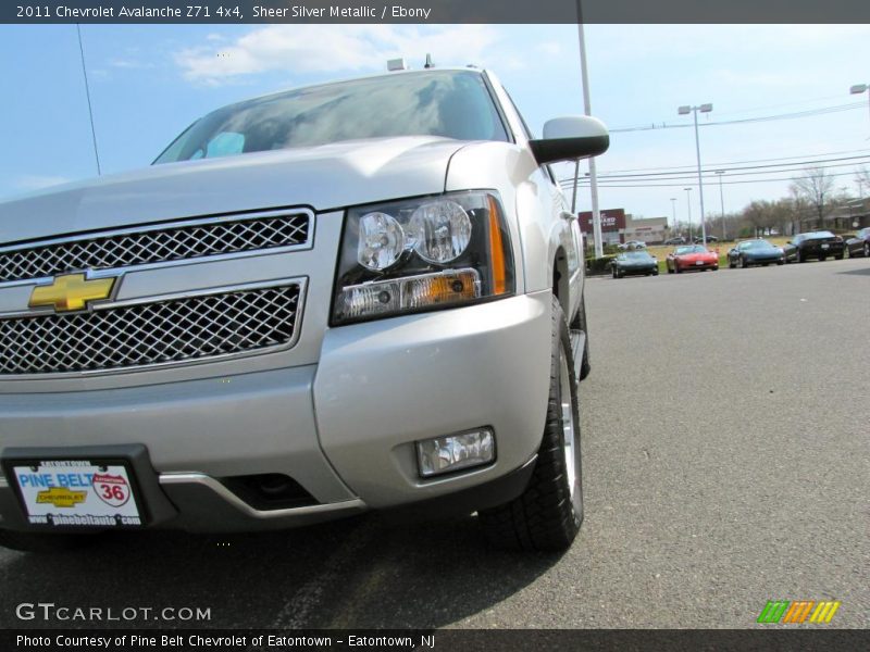 Sheer Silver Metallic / Ebony 2011 Chevrolet Avalanche Z71 4x4