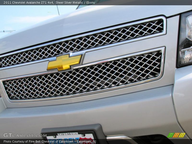 Sheer Silver Metallic / Ebony 2011 Chevrolet Avalanche Z71 4x4