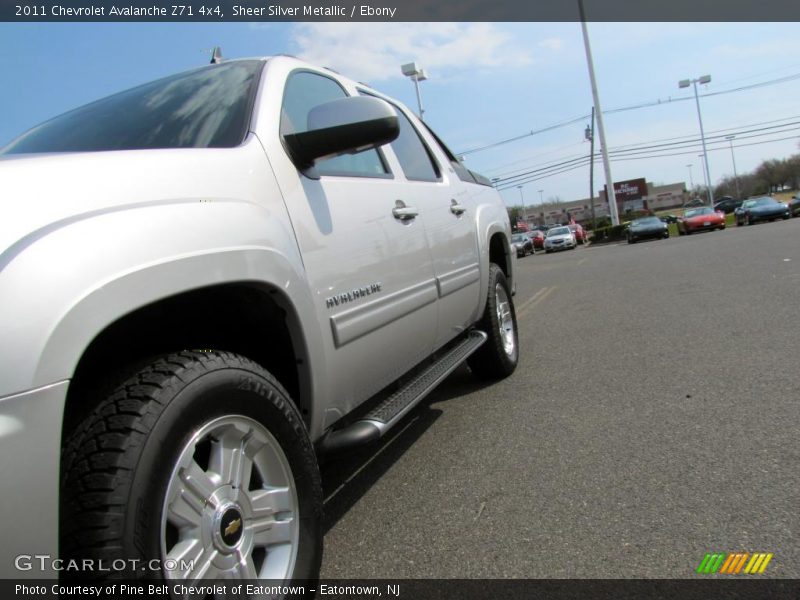 Sheer Silver Metallic / Ebony 2011 Chevrolet Avalanche Z71 4x4