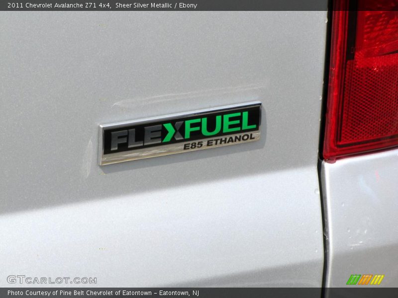 Sheer Silver Metallic / Ebony 2011 Chevrolet Avalanche Z71 4x4