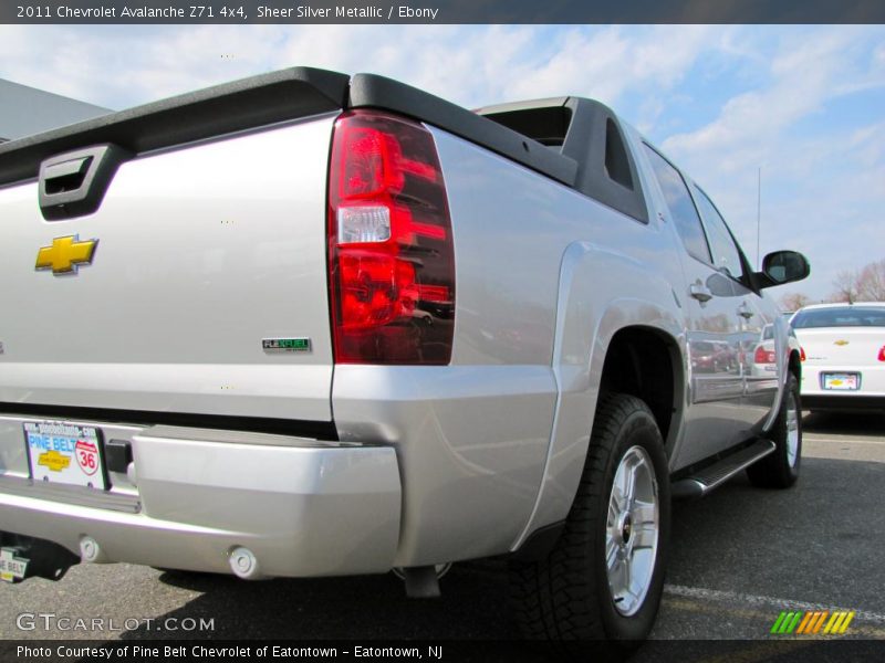 Sheer Silver Metallic / Ebony 2011 Chevrolet Avalanche Z71 4x4