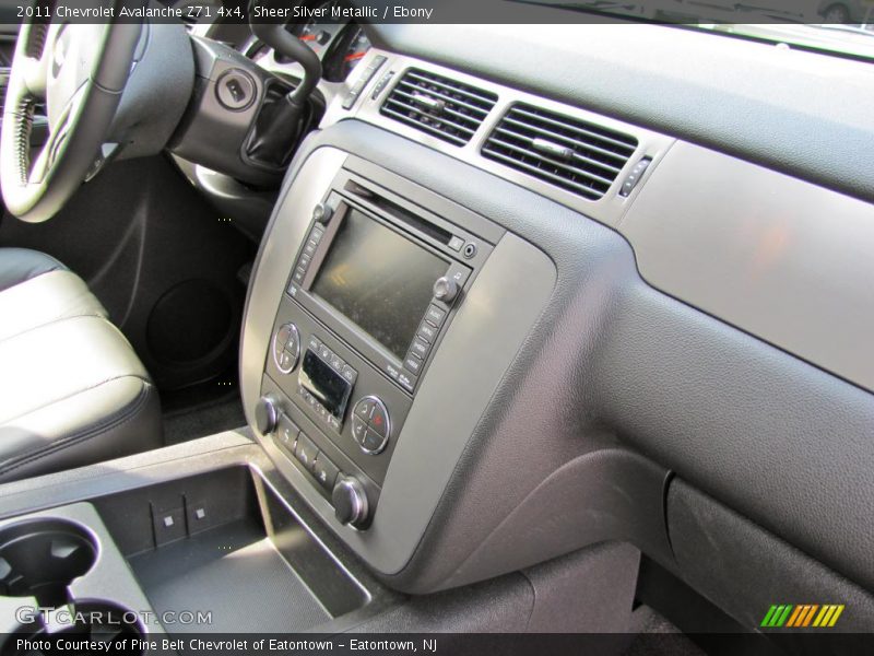 Sheer Silver Metallic / Ebony 2011 Chevrolet Avalanche Z71 4x4