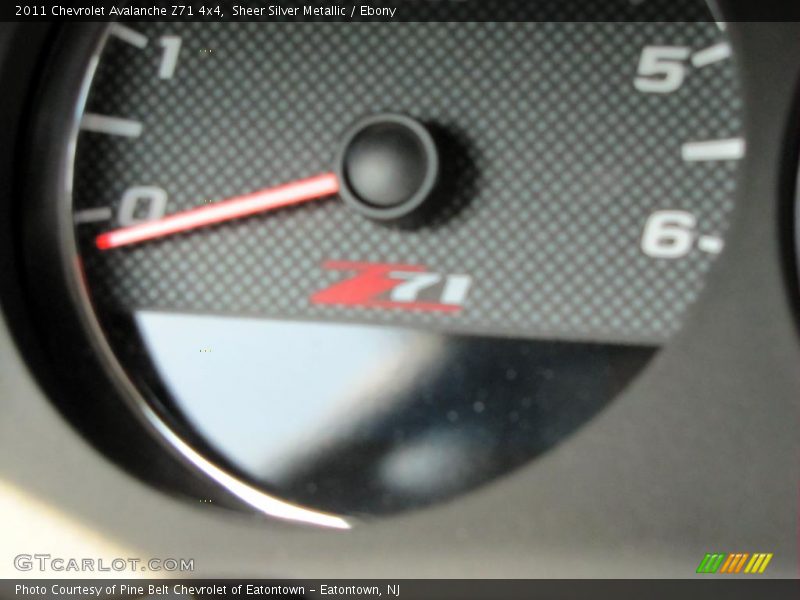 Sheer Silver Metallic / Ebony 2011 Chevrolet Avalanche Z71 4x4