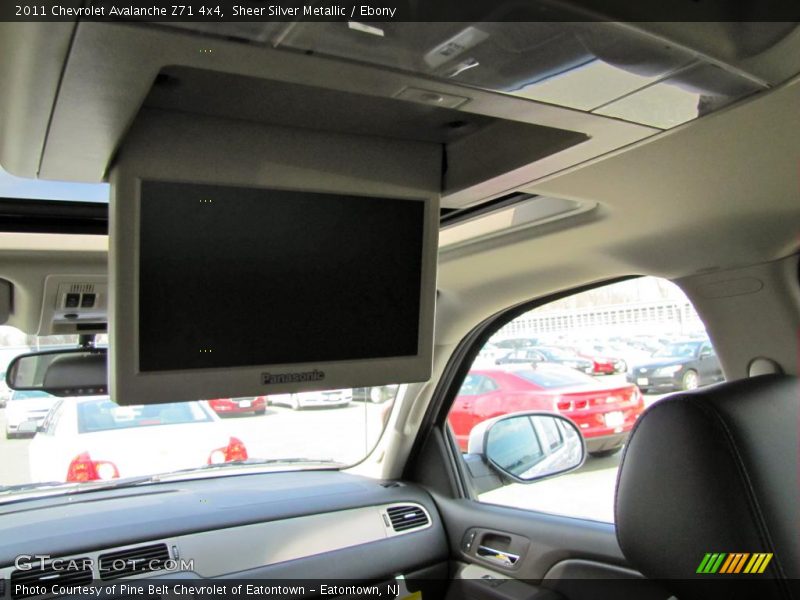 Sheer Silver Metallic / Ebony 2011 Chevrolet Avalanche Z71 4x4