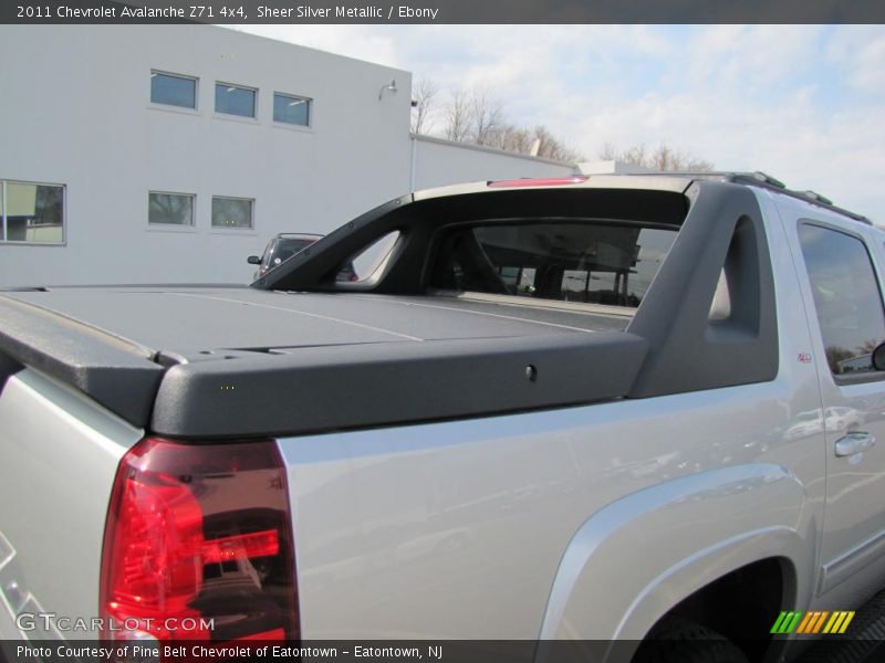 Sheer Silver Metallic / Ebony 2011 Chevrolet Avalanche Z71 4x4