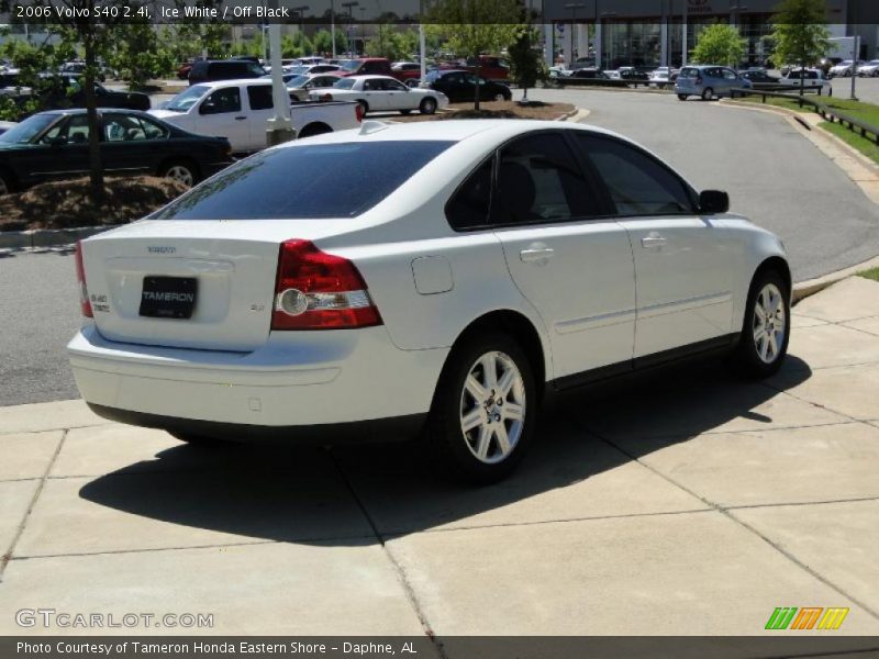Ice White / Off Black 2006 Volvo S40 2.4i