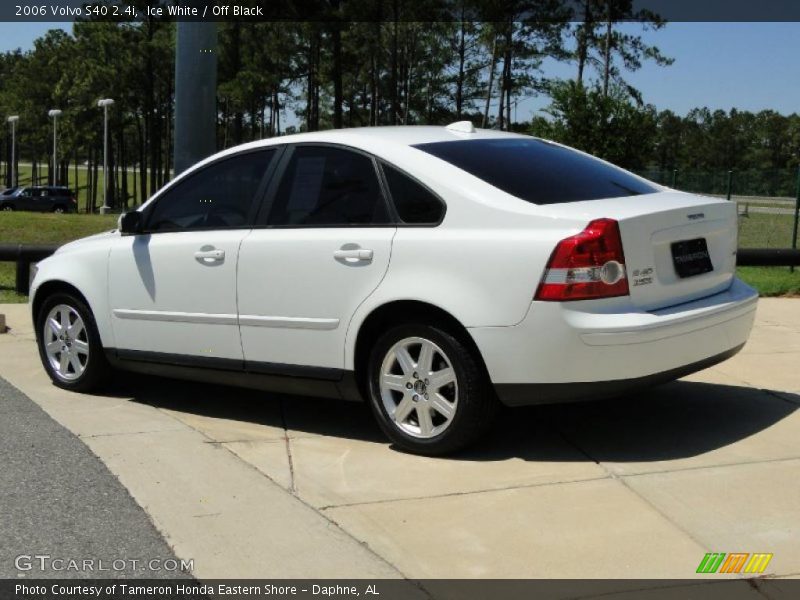 Ice White / Off Black 2006 Volvo S40 2.4i