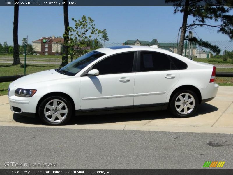 Ice White / Off Black 2006 Volvo S40 2.4i