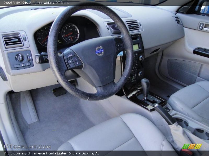 Ice White / Off Black 2006 Volvo S40 2.4i