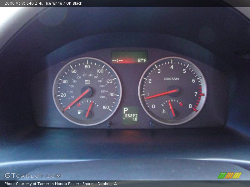 Ice White / Off Black 2006 Volvo S40 2.4i