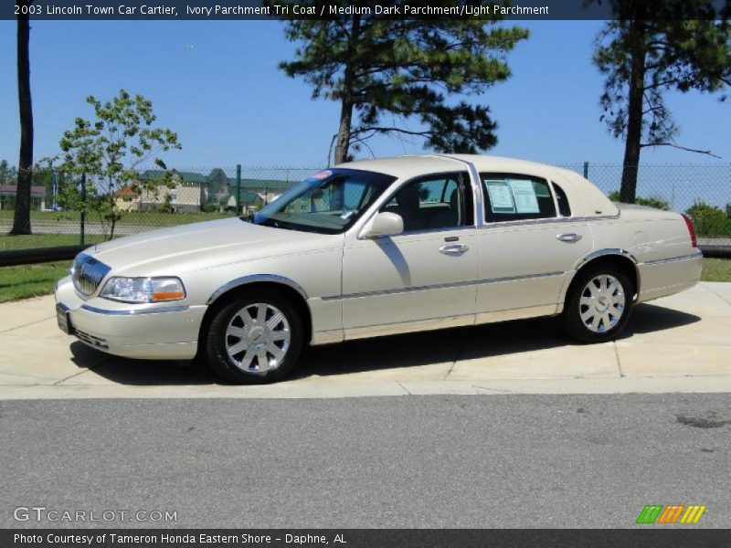 Ivory Parchment Tri Coat / Medium Dark Parchment/Light Parchment 2003 Lincoln Town Car Cartier