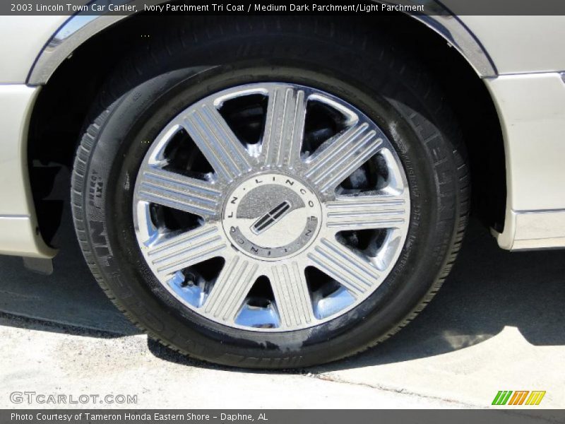 Ivory Parchment Tri Coat / Medium Dark Parchment/Light Parchment 2003 Lincoln Town Car Cartier