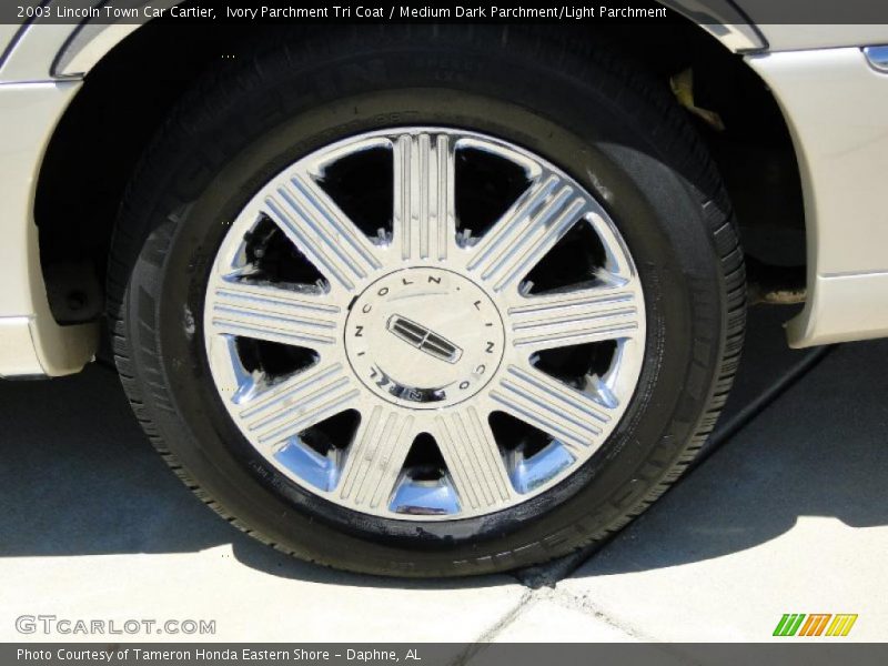 Ivory Parchment Tri Coat / Medium Dark Parchment/Light Parchment 2003 Lincoln Town Car Cartier