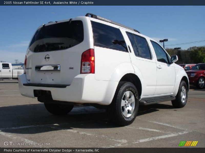 Avalanche White / Graphite 2005 Nissan Pathfinder SE 4x4