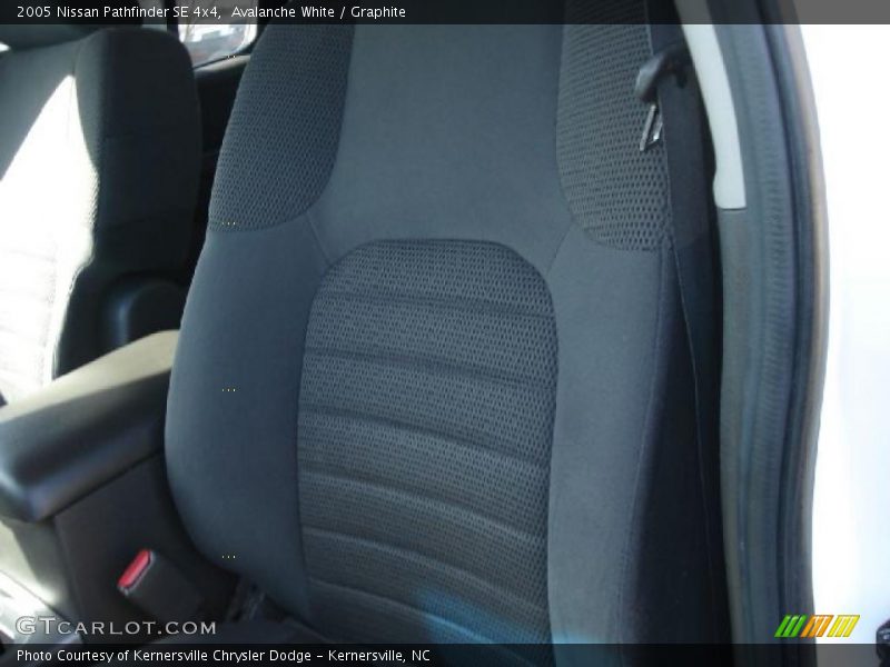 Avalanche White / Graphite 2005 Nissan Pathfinder SE 4x4