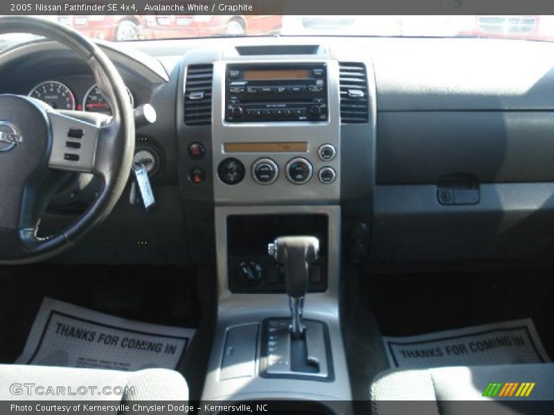 Avalanche White / Graphite 2005 Nissan Pathfinder SE 4x4