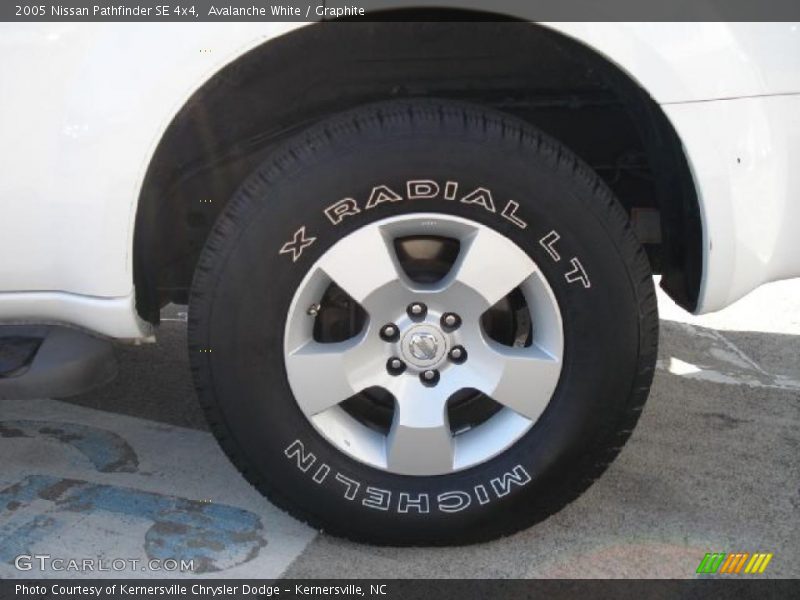 Avalanche White / Graphite 2005 Nissan Pathfinder SE 4x4