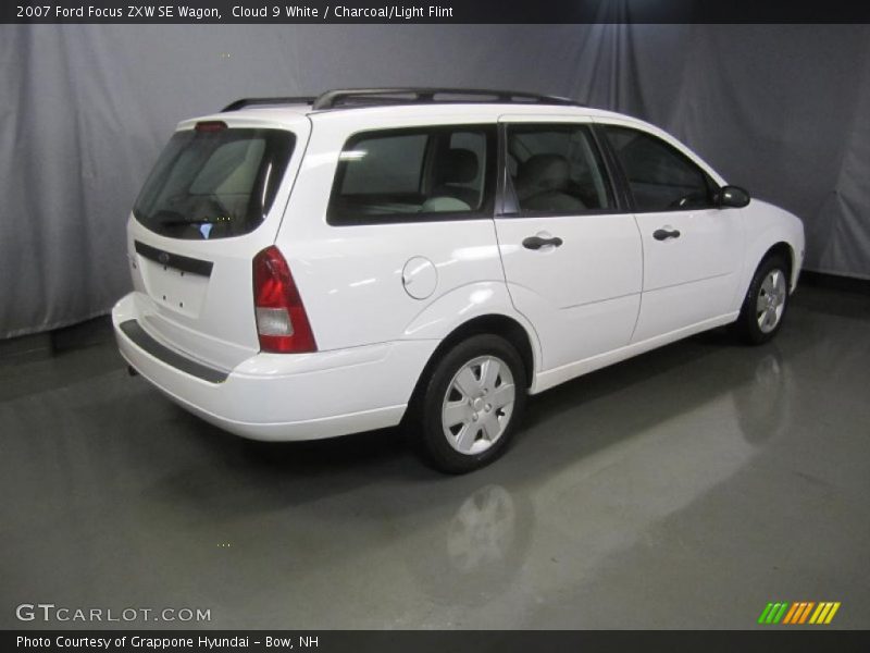 Cloud 9 White / Charcoal/Light Flint 2007 Ford Focus ZXW SE Wagon