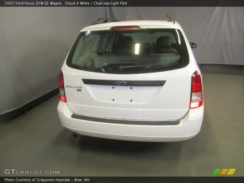 Cloud 9 White / Charcoal/Light Flint 2007 Ford Focus ZXW SE Wagon