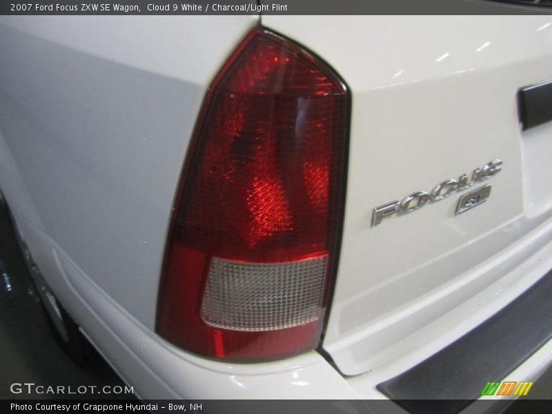 Cloud 9 White / Charcoal/Light Flint 2007 Ford Focus ZXW SE Wagon