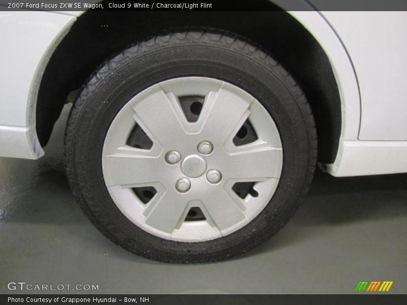 Cloud 9 White / Charcoal/Light Flint 2007 Ford Focus ZXW SE Wagon