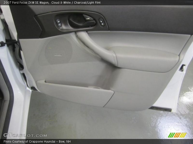 Cloud 9 White / Charcoal/Light Flint 2007 Ford Focus ZXW SE Wagon