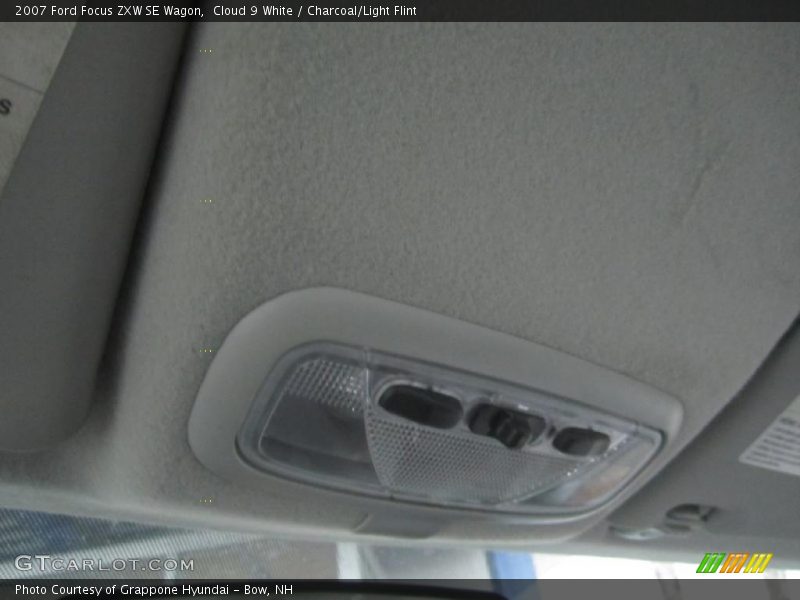 Cloud 9 White / Charcoal/Light Flint 2007 Ford Focus ZXW SE Wagon