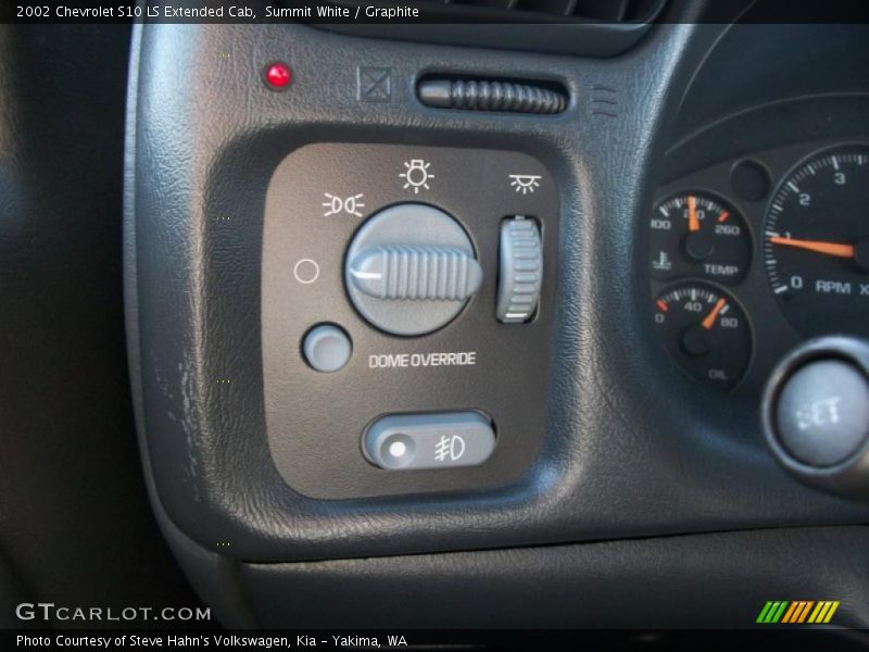 Summit White / Graphite 2002 Chevrolet S10 LS Extended Cab