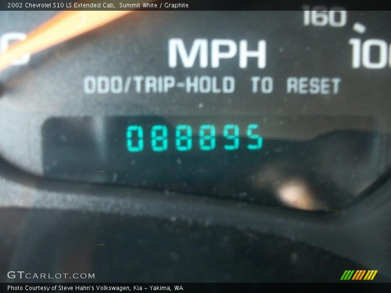 Summit White / Graphite 2002 Chevrolet S10 LS Extended Cab