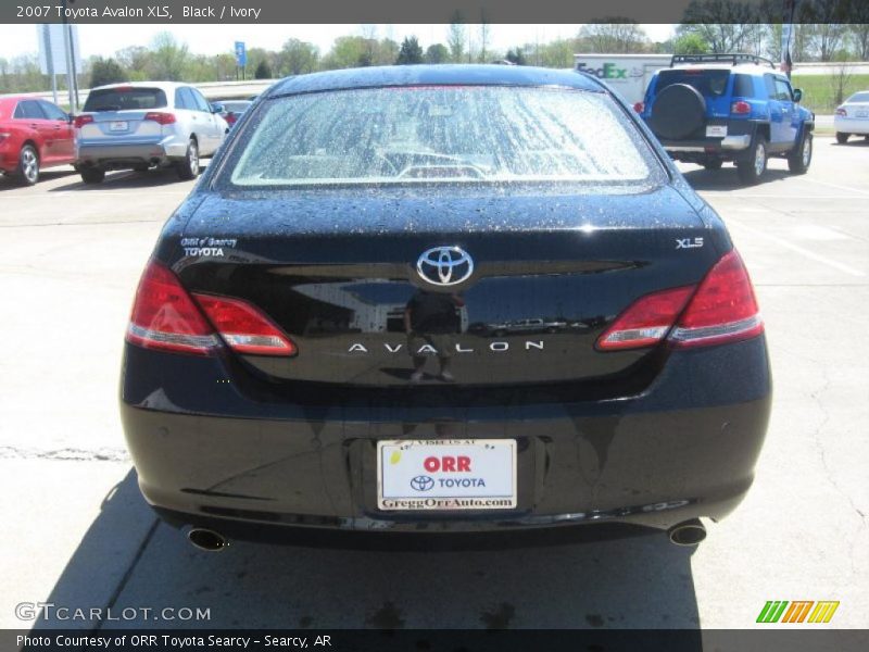 Black / Ivory 2007 Toyota Avalon XLS