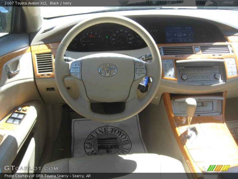 Black / Ivory 2007 Toyota Avalon XLS