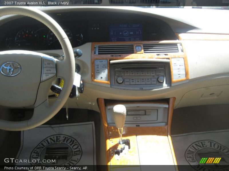 Black / Ivory 2007 Toyota Avalon XLS