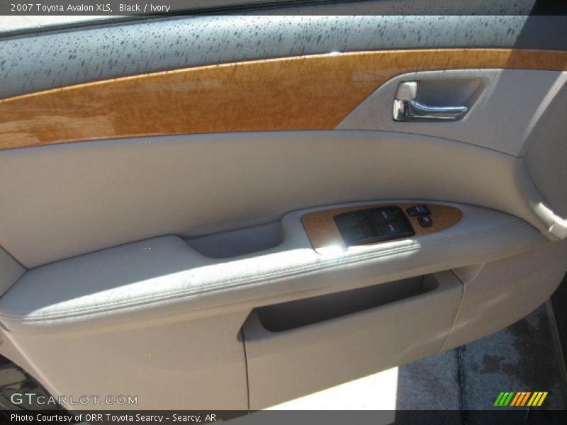 Black / Ivory 2007 Toyota Avalon XLS