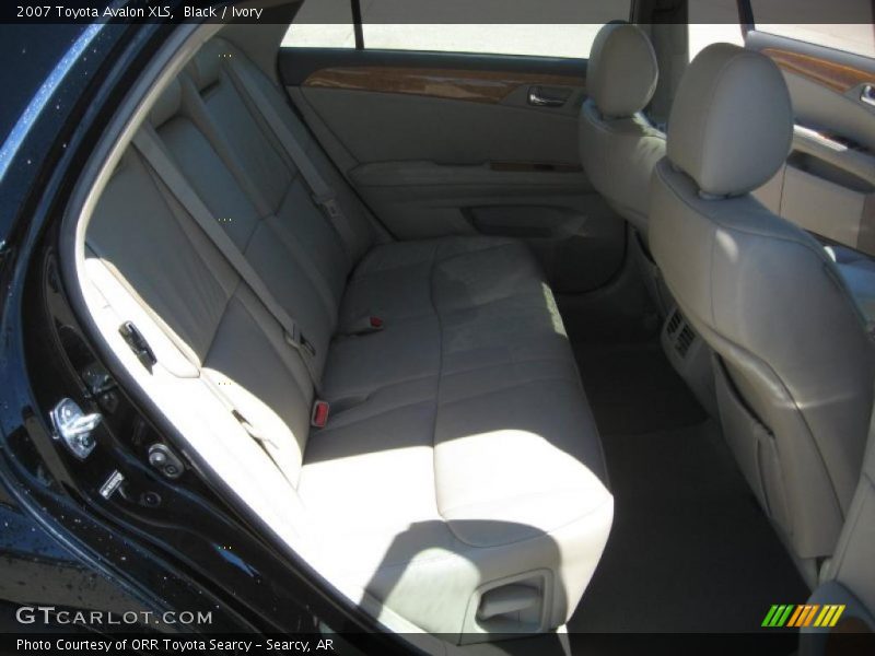 Black / Ivory 2007 Toyota Avalon XLS