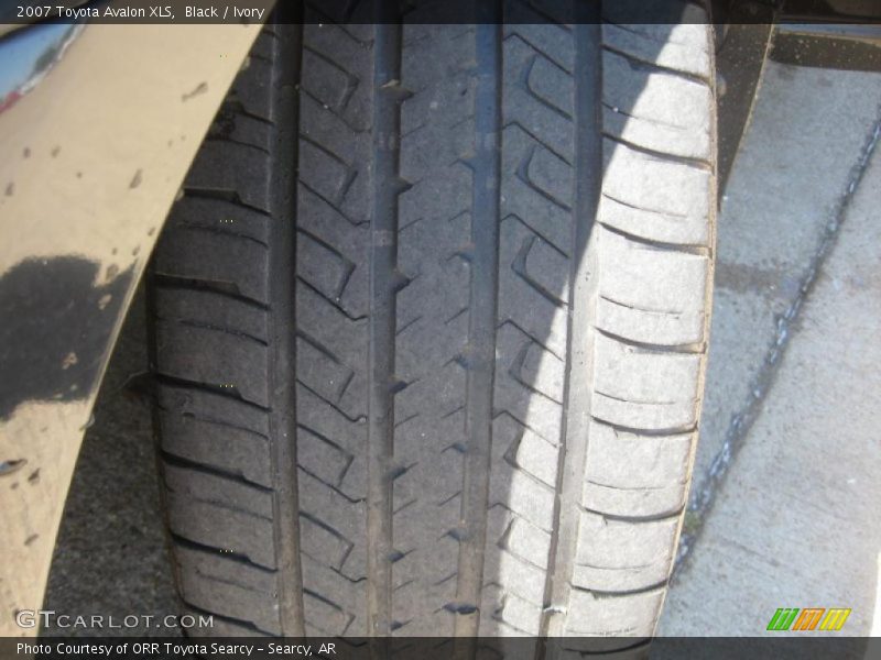 Black / Ivory 2007 Toyota Avalon XLS
