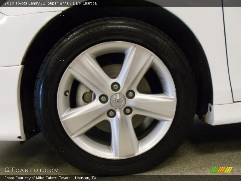 Super White / Dark Charcoal 2010 Toyota Camry SE