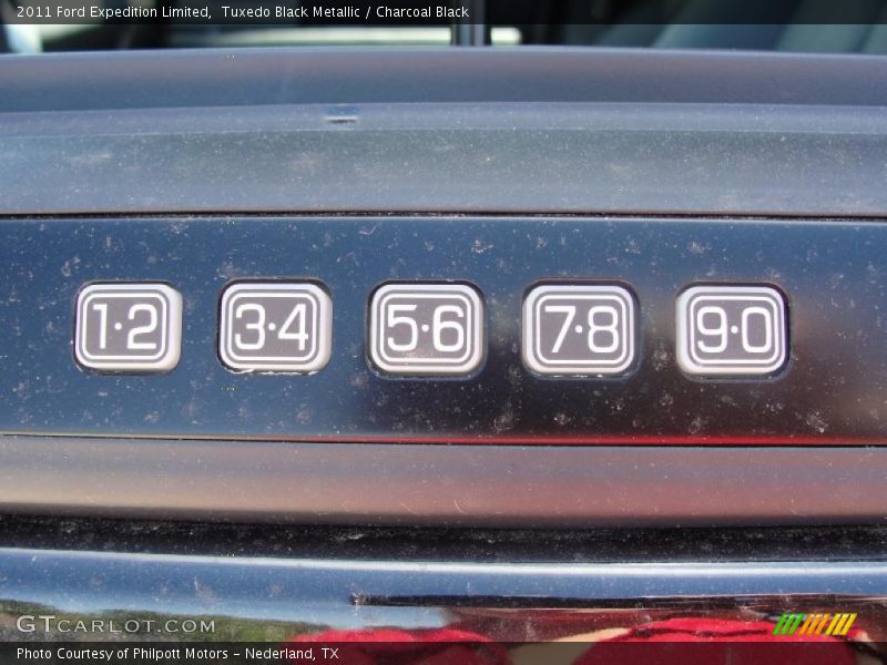 Tuxedo Black Metallic / Charcoal Black 2011 Ford Expedition Limited