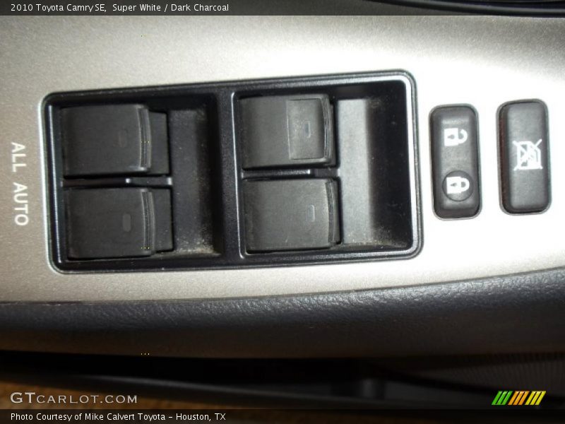Super White / Dark Charcoal 2010 Toyota Camry SE