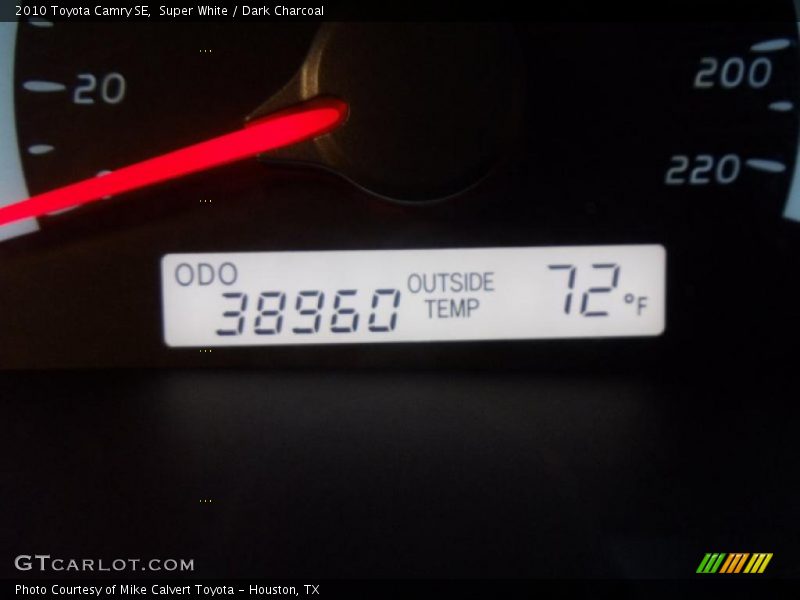 Super White / Dark Charcoal 2010 Toyota Camry SE