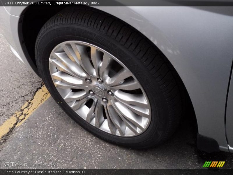 Bright Silver Metallic / Black 2011 Chrysler 200 Limited