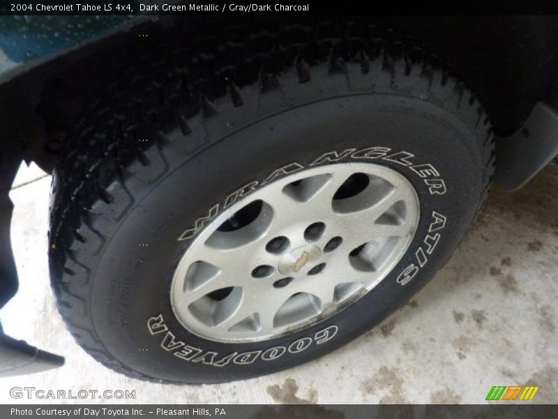 Dark Green Metallic / Gray/Dark Charcoal 2004 Chevrolet Tahoe LS 4x4