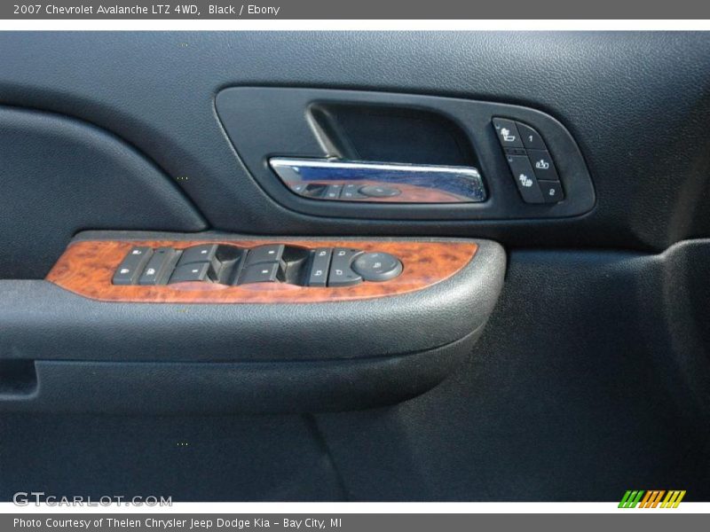 Black / Ebony 2007 Chevrolet Avalanche LTZ 4WD