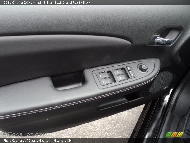 Brilliant Black Crystal Pearl / Black 2011 Chrysler 200 Limited