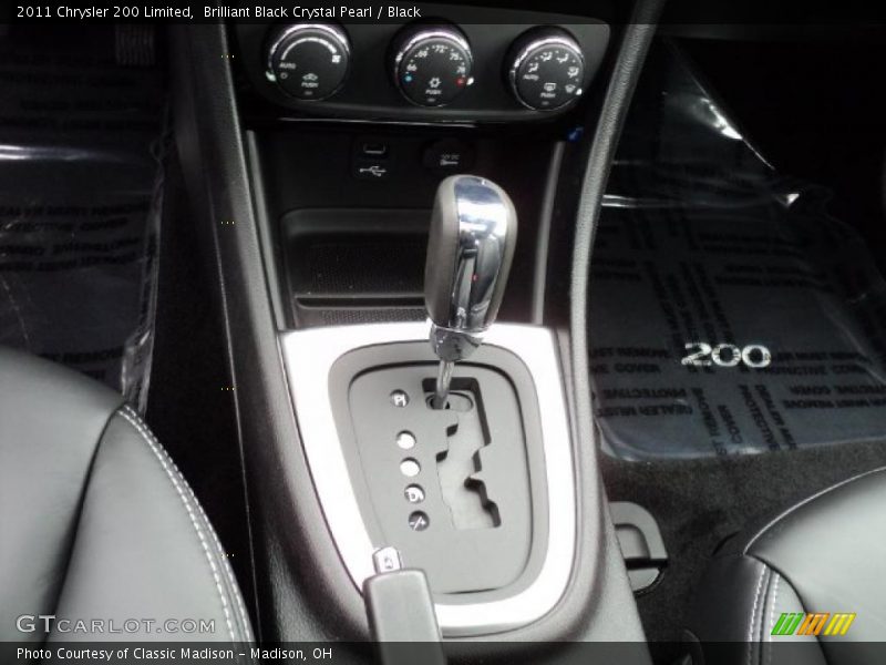 Brilliant Black Crystal Pearl / Black 2011 Chrysler 200 Limited