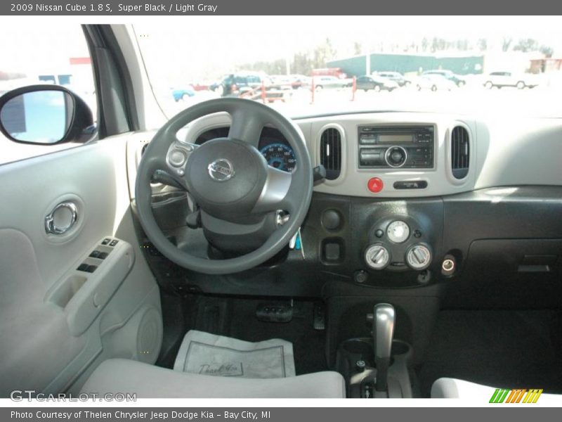 Super Black / Light Gray 2009 Nissan Cube 1.8 S