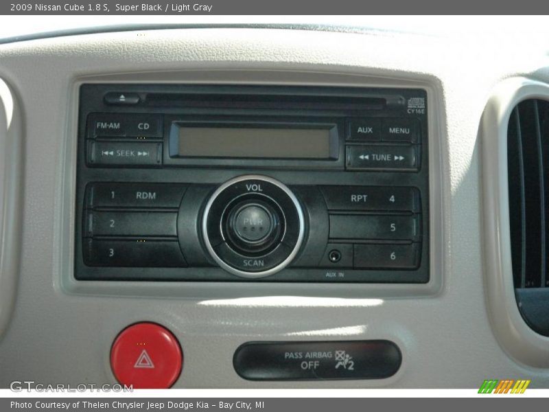 Super Black / Light Gray 2009 Nissan Cube 1.8 S