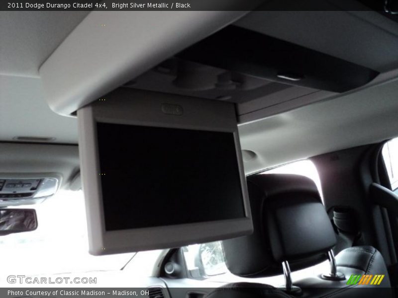 Bright Silver Metallic / Black 2011 Dodge Durango Citadel 4x4